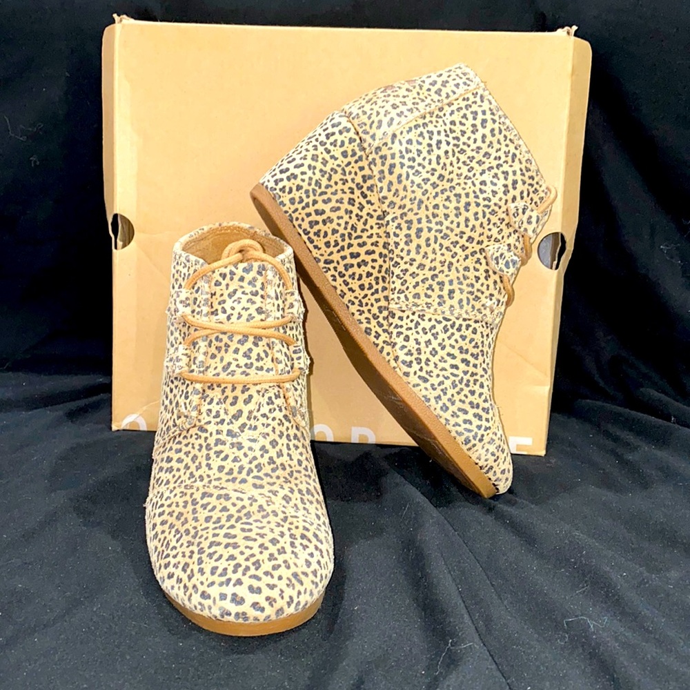 Toms wedge boots!